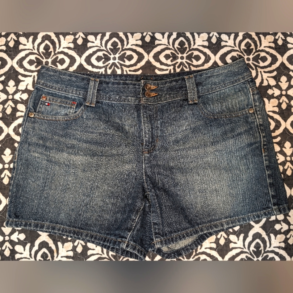 10 Tommy Hilfiger Jean Shorts